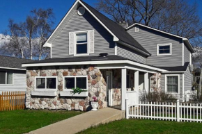 Beulah House - Steps to Crystal Lake Beach!